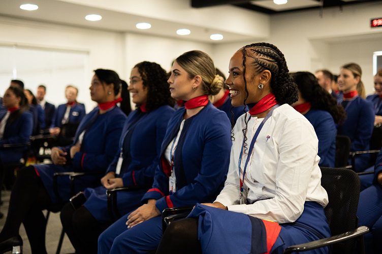 LATAM anuncia abertura de 895 vagas de emprego para tripulantes