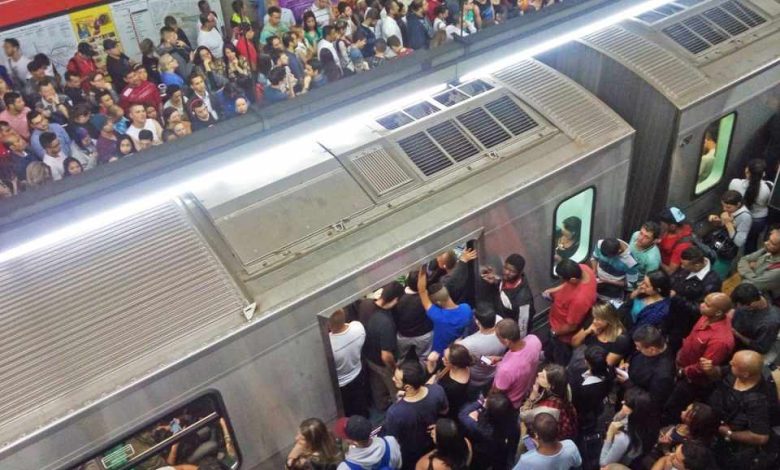 Trem do Metrô de São Paulo operando com tecnologia CBTC para reduzir a superlotação e otimizar a mobilidade urbana.
