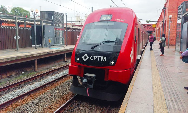 Trem da CPTM do Serviço 710 parado na plataforma antes da descontinuação do serviço.