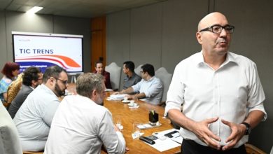 Reunião da Prefeitura de Campinas e Concessionária TIC Trens sobre a implantação do Trem Intercidades São Paulo Campinas, com participantes discutindo o cronograma do projeto.