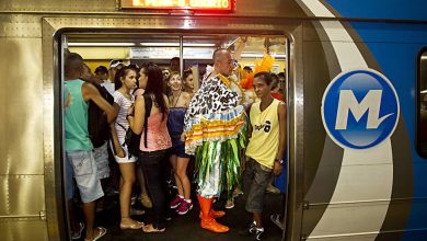 Superlotação do Metrô Rio na saída da Sapucaí gera revolta