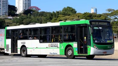 Ônibus da linha 8040/10 da SPTrans, em trajeto entre Sol Nascente e Terminal Lapa, passando por vias de São Paulo.
