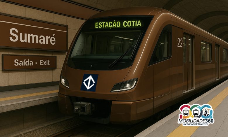Trem marrom da Linha 22-Marrom parado na estação Sumaré com letreiro 