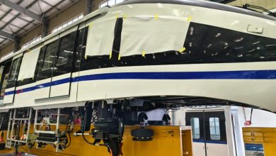 Trem da Linha 17-Ouro do Metrô de São Paulo em fase de montagem e testes na fábrica da BYD, na China.