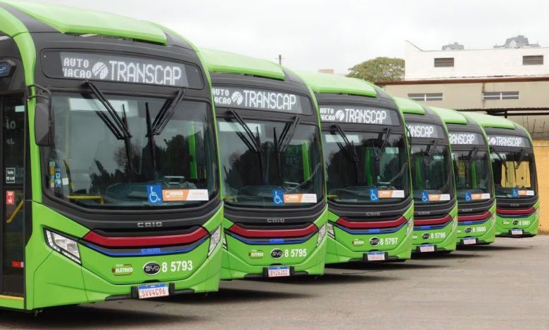 Frota de ônibus elétricos da Transcap, empresa com vagas de emprego abertas na zona Sul de São Paulo.