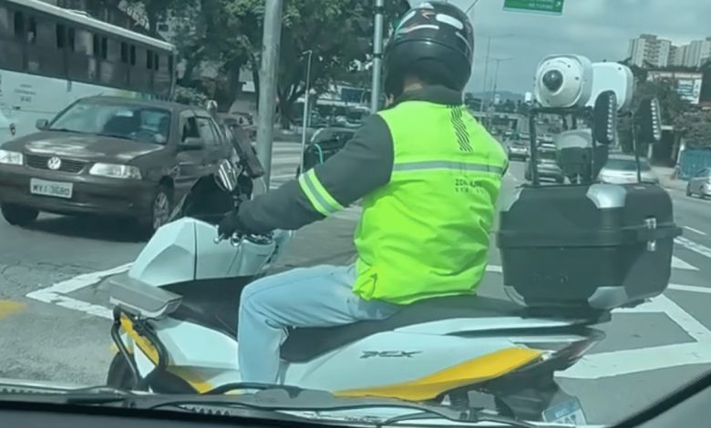Moto dedo-duro da CET equipada com câmeras fiscalizando o trânsito em São Paulo