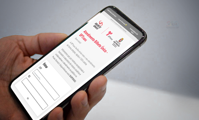 Imagem de smartphone mostrando a página de atendimento online da SPTrans, com informações sobre o Bilhete Único.