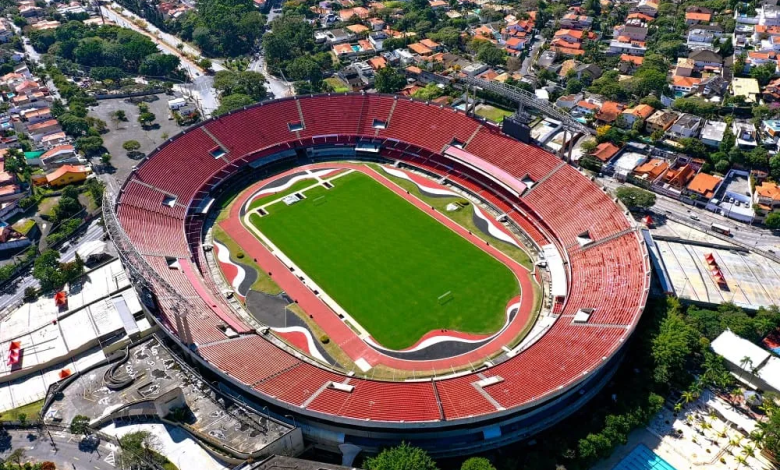 Vista aérea do estádio Morumbis em São Paulo, ilustrando como chegar ao Estádio Morumbis por transporte público.
