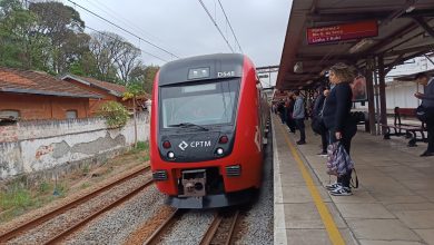Trem da CPTM na Linha 7-Rubi com passageiros na plataforma, ilustrando a questão “Quem comprou a Linha 7-Rubi?”
