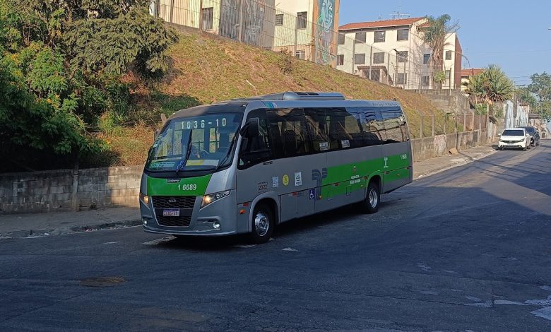 Ônibus da linha 1036-10 COHAB Brasilândia em operação nas ruas de São Paulo.