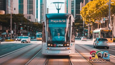 Imagem do VLT da CPTM circulando pela cidade, com o destino 