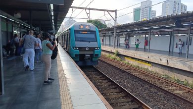 Imagem da estação da linha 8-Diamante com informações sobre a manutenção programada da ViaMobilidade.