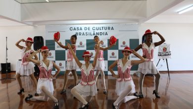 Apresentação cultural na Casa de Cultura de Brasilândia, destacando a importância do local próximo à futura Estação Brasilândia.