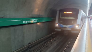 Imagem de trem da Linha 2-Verde no Metrô de São Paulo na estação Trianon-Masp.