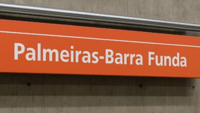Sinalização da estação Palmeiras–Barra Funda, agora atendida pela Linha 11-Coral da CPTM
