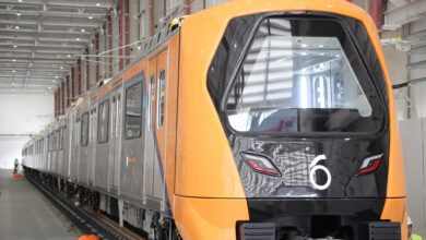 Trens da Linha 6-Laranja do Metrô de São Paulo em exposição, com foco na parte frontal.