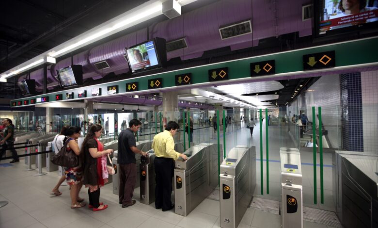 Passageiros na estação Consolação durante obras no Metrô Linha 2-Verde, em São Paulo