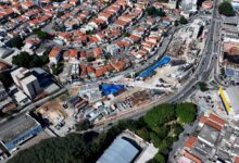 Vista aérea das obras da Estação João Paulo I, da Linha 6-Laranja, em andamento na Avenida Miguel Conejo, na Freguesia do Ó.