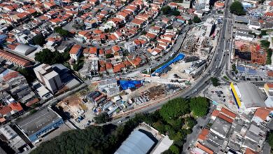 Vista aérea das obras da Estação João Paulo I, da Linha 6-Laranja, em andamento na Avenida Miguel Conejo, na Freguesia do Ó.