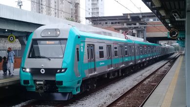 Trem da ViaMobilidade circulando na Linha 9-Esmeralda, parte da manutenção programada para melhorar a infraestrutura.