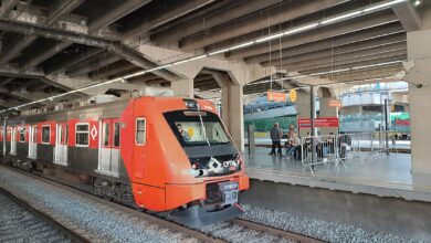 Trem da CPTM passando pela estação palmeiras-barra funda, com com o fim do serviço 710