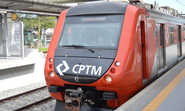 Trem da CPTM parado na estação em São Paulo, ilustrando matéria sobre edital CPTM 2025 com vagas em diferentes áreas.