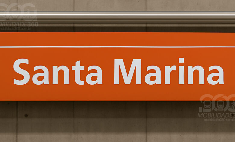 Placa laranja “Santa Marina”, sinalização da Estação Santa Marina da Linha 6-Laranja.