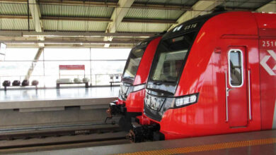 Trens do Expresso Aeroporto CPTM na plataforma da estação.