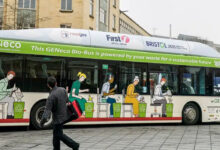 Ônibus GENeco Bio-Bus movido por resíduos para um futuro sustentável.