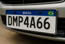 Placa de carro no Brasil com final 6, ilustrando licenciamento 2025 placas 5 e 6 em São Paulo.