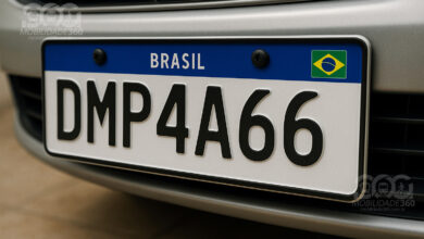 Placa de carro no Brasil com final 6, ilustrando licenciamento 2025 placas 5 e 6 em São Paulo.