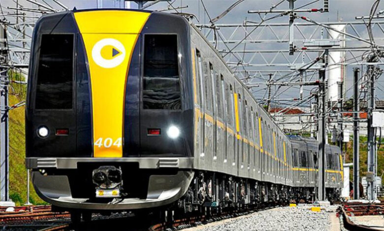Trem da Linha 4-Amarela circulando em operação normal após descarrilamento
