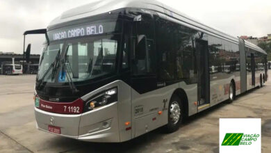 Ônibus articulado da frota da empresa. A oportunidade de vaga na Viação Campo Belo é para a equipe de apoio em São Paulo.