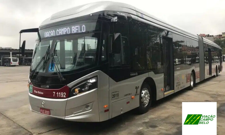 Ônibus articulado da frota da empresa. A oportunidade de vaga na Viação Campo Belo é para a equipe de apoio em São Paulo.