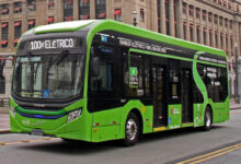 Ônibus elétrico 100% brasileiro da Volvo, renovando a frota da Santa Brígida para transporte sustentável em São Paulo.