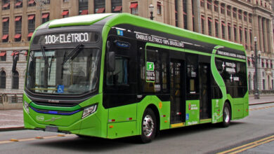Ônibus elétrico 100% brasileiro da Volvo, renovando a frota da Santa Brígida para transporte sustentável em São Paulo.