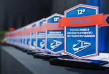 Prêmios do 12º Prêmio de Tecnologia & Desenvolvimento Metroferroviários, com troféus expostos durante a 31ª Semana de Tecnologia Metroferroviária.