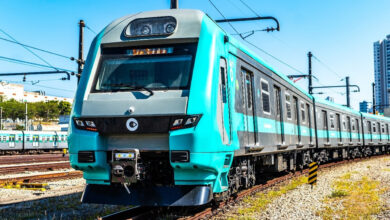 Foto de um trem da ViaMobilidade da Linha 9-Esmeralda, mostrando a experiência proporcionada para crianças com síndrome de Down.
