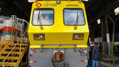 Locomotiva amarela da CPTM em manutenção, representando as mudanças CPTM fim de semana para obras.