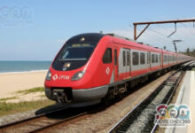 Um trem moderno da CPTM em uma estação, ilustrando o projeto do novo trem Santos-Cajati que ligará o litoral ao Vale do Ribeira.